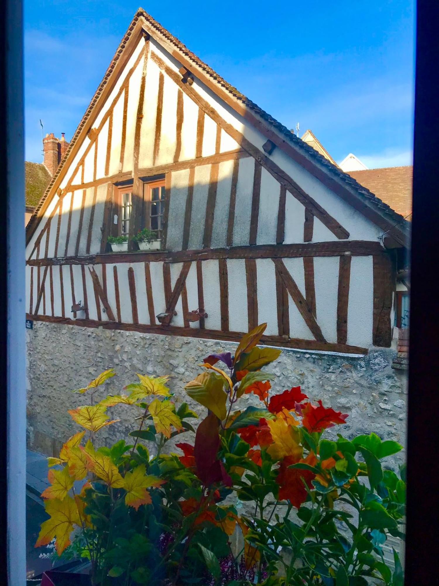 L'Elegance Au Coeur Du Medieval Apartment Provins Bagian luar foto